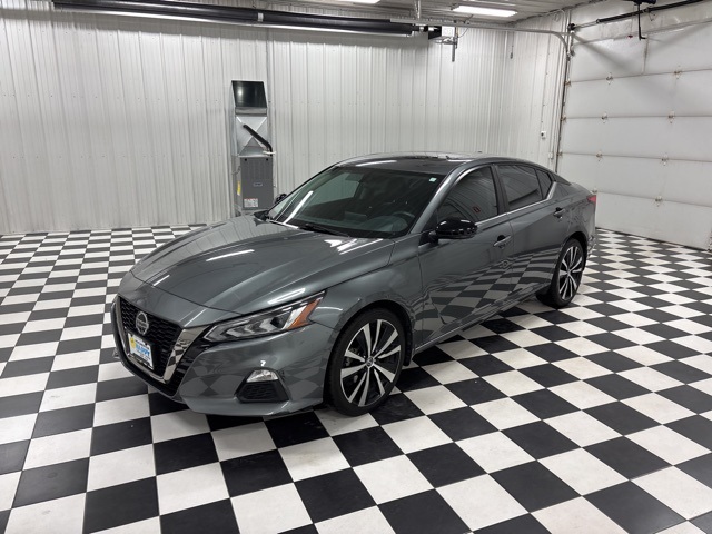 Used 2019 Nissan Altima SR with VIN 1N4BL4CW9KN325006 for sale in Rochester, Minnesota