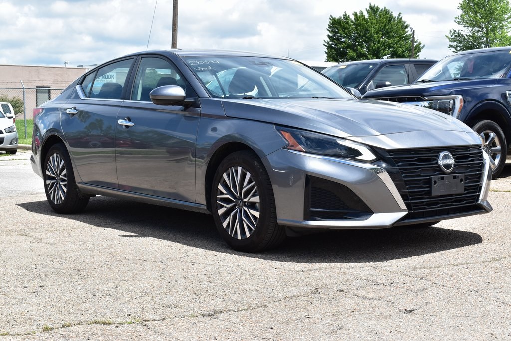 2023 Nissan Altima 2.5 SV photo 3