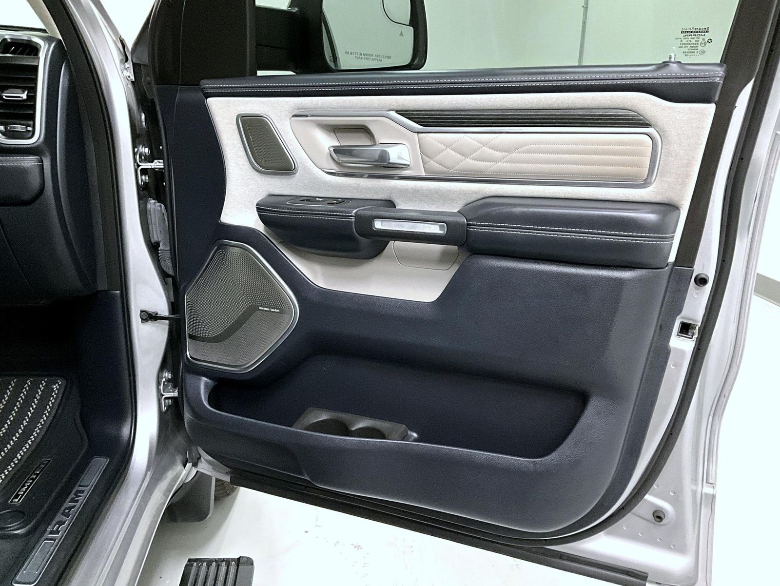2022 Ram 1500 Limited photo 16