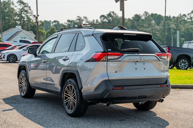 2021 Toyota RAV4 LE photo 4