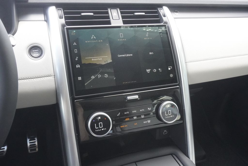2025 Land Rover Discovery SE photo 14
