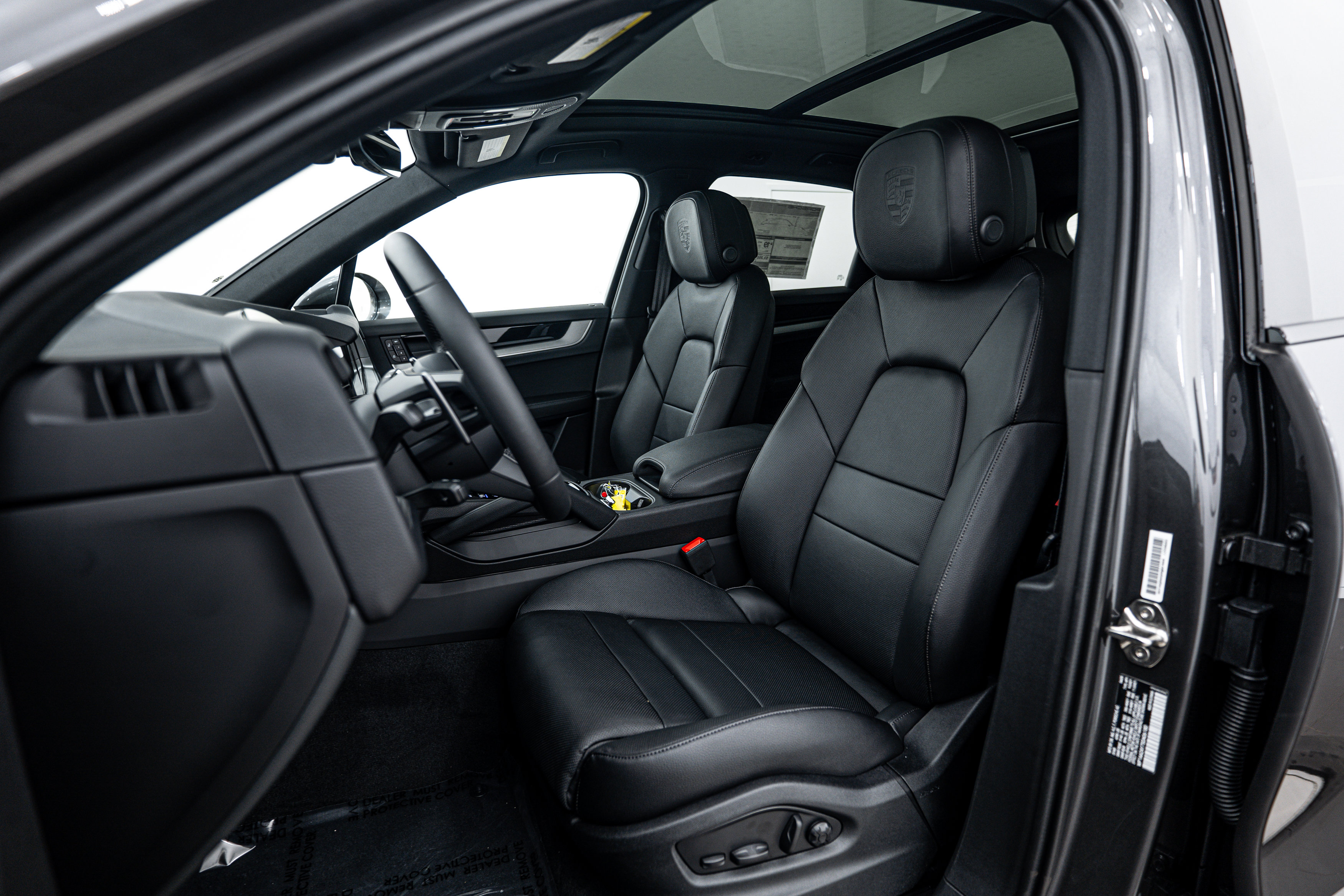 2025 Porsche Cayenne photo 4