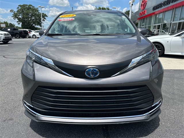 2024 Toyota Sienna XLE photo 8