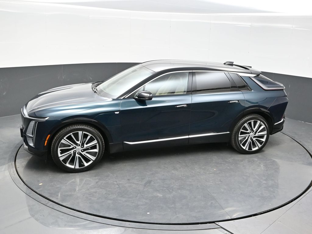 2025 Cadillac Lyriq Luxury photo 26