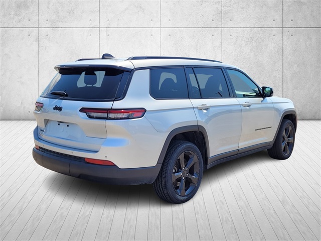 2023 Jeep Grand Cherokee Altitude photo 4