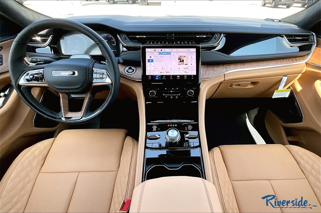 2025 Jeep Grand Cherokee L Summit Reserve photo 4