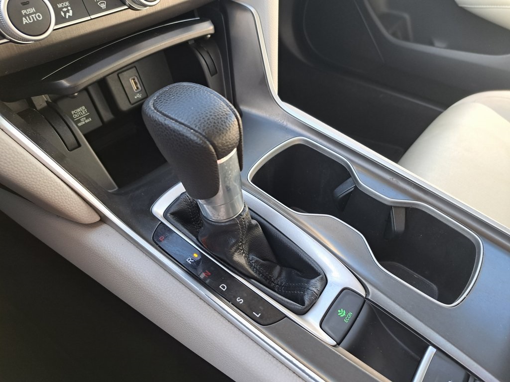 2018 Honda Accord LX photo 15
