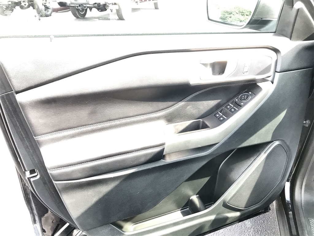 2023 Ford Explorer XLT photo 13