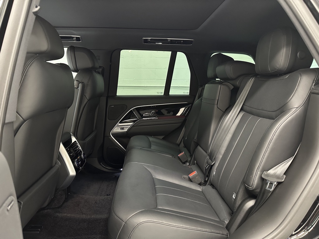 2023 Land Rover Range Rover SE photo 14