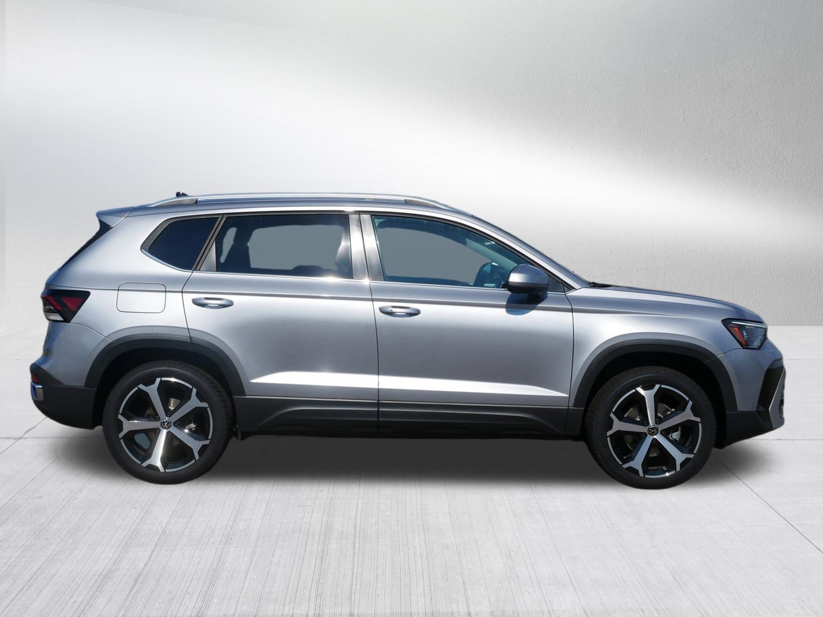 2025 Volkswagen Taos SEL photo 2