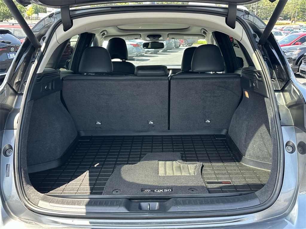 2019 Infiniti QX50 Essential photo 8