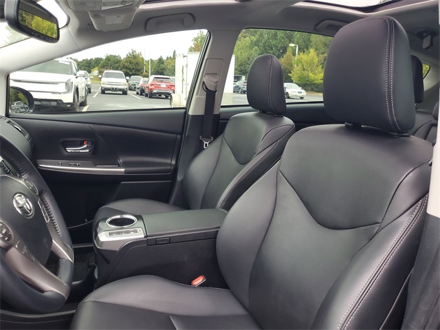 2017 Toyota Prius V Five photo 15