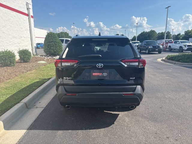 2023 Toyota RAV4 XLE photo 2