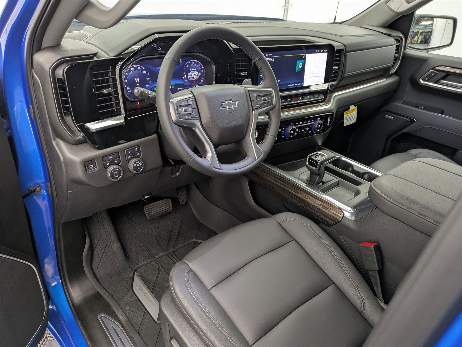 2025 Chevrolet Silverado 1500 RST photo 2