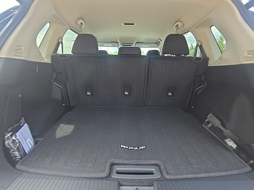 2026 Nissan Rogue SV photo 32