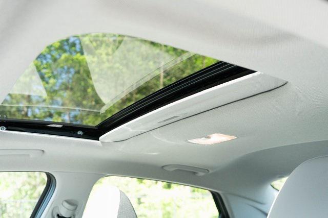 2025 Hyundai Elantra Limited photo 4
