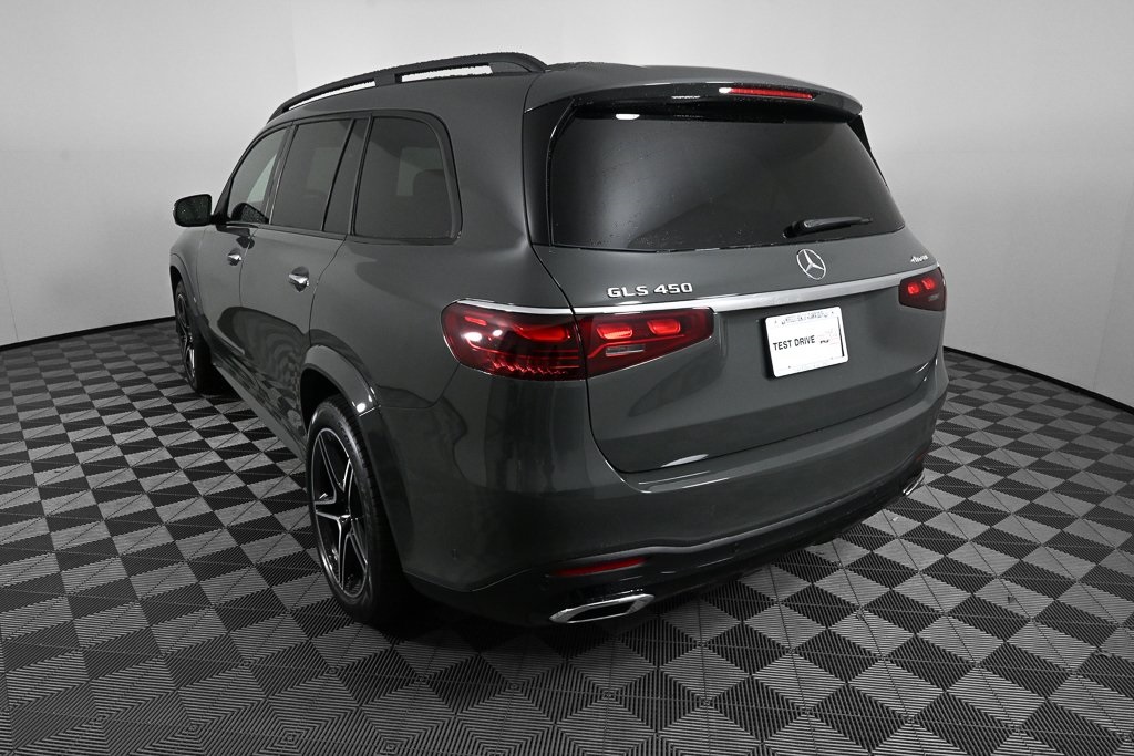 2026 Mercedes Benz GLS 450 4MATIC photo 2