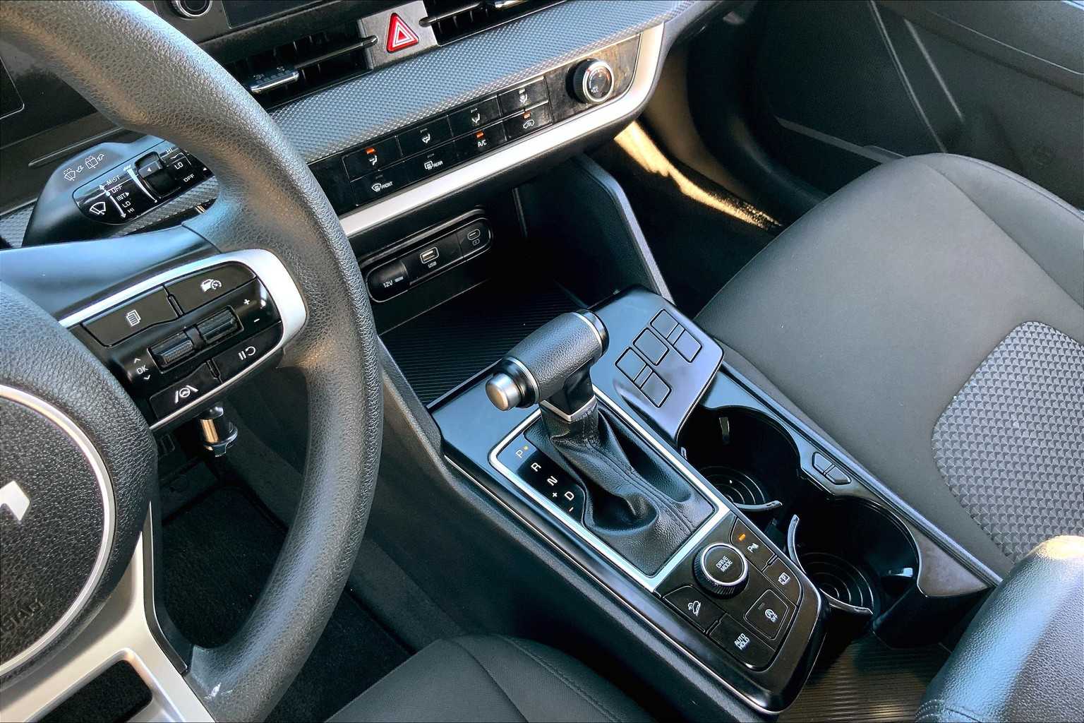 2024 Kia Sportage LX photo 15