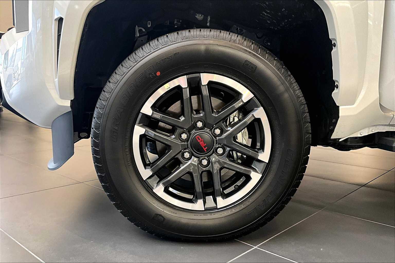 2025 Toyota Tacoma TRD Sport 4x4 Double Cab photo 7
