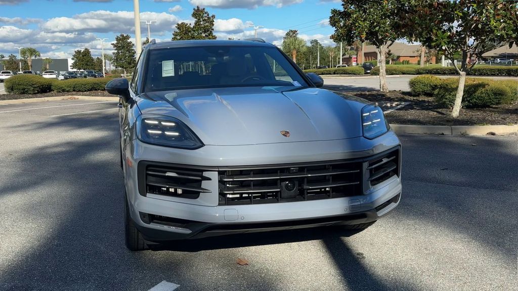 2026 Porsche Cayenne E-Hybrid S photo 2