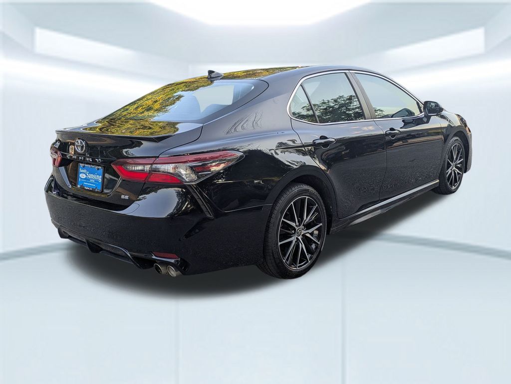 2022 Toyota Camry SE photo 4