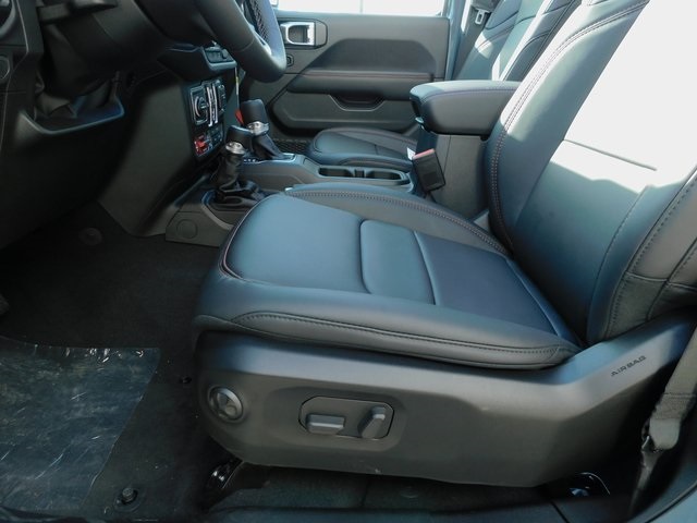 2025 Jeep Wrangler Rubicon photo 19