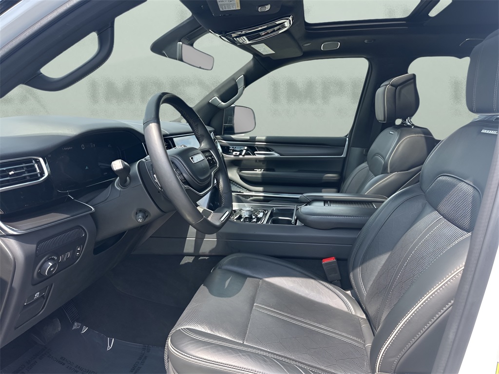 2024 Jeep Grand Wagoneer II photo 4