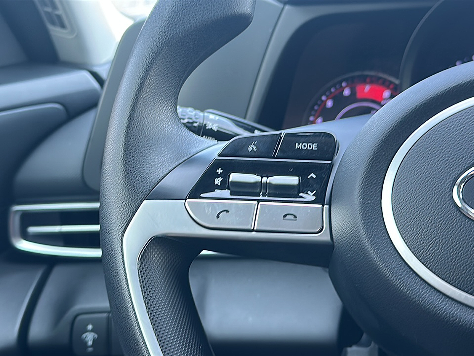 2023 Hyundai Elantra SEL photo 17