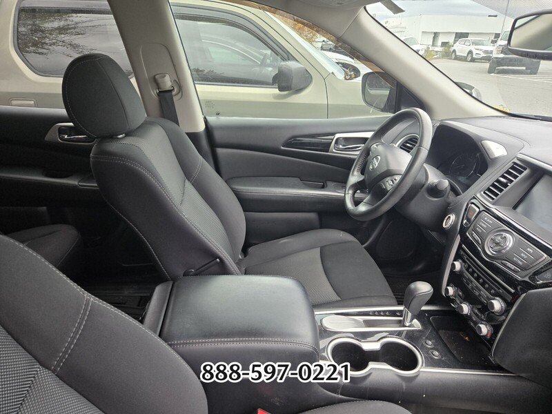 2020 Nissan Pathfinder SV photo 3