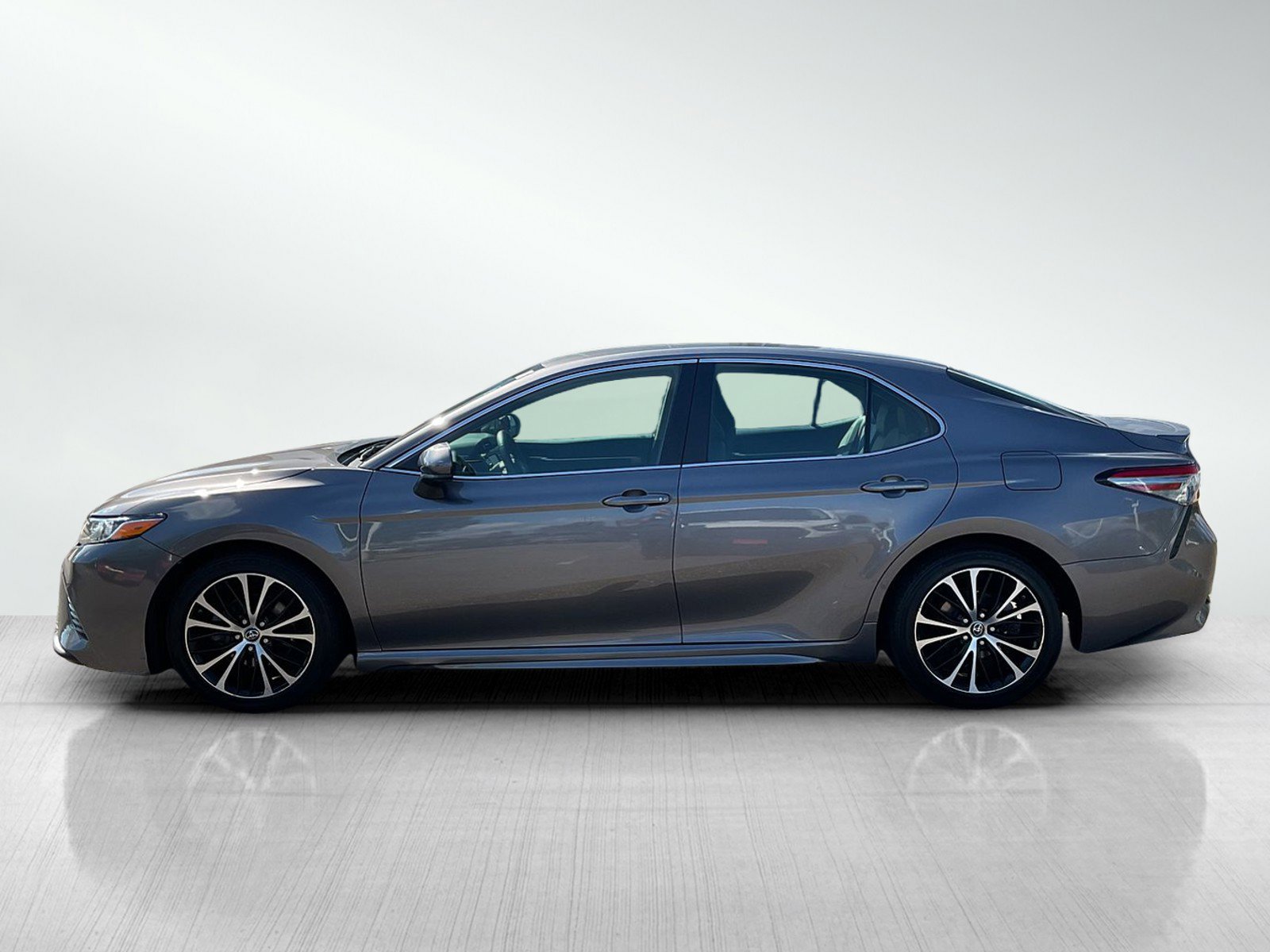 Used 2018 Toyota Camry SE with VIN 4T1B11HK3JU514612 for sale in Brainerd, Minnesota