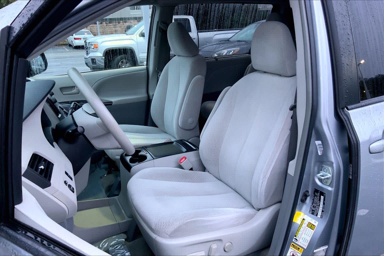 Image of Pre-Owned 2011 Toyota Sienna LE