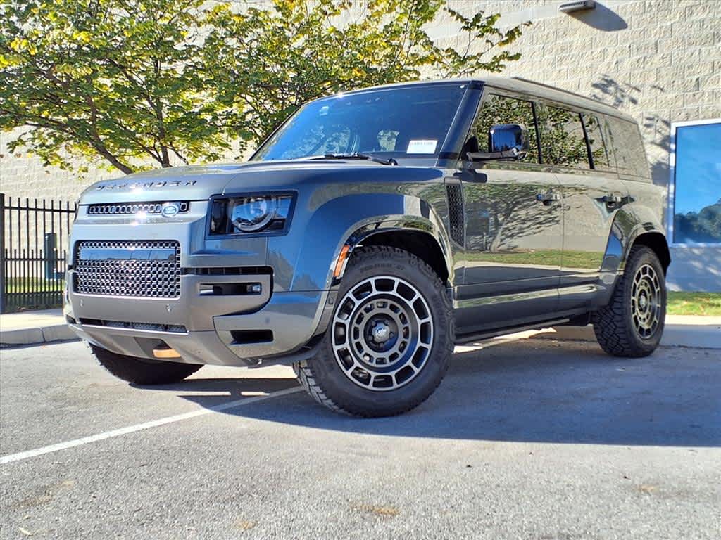 2025 Land Rover Defender Octa Edition One's photo