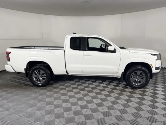 2025 Nissan Frontier SV photo 9