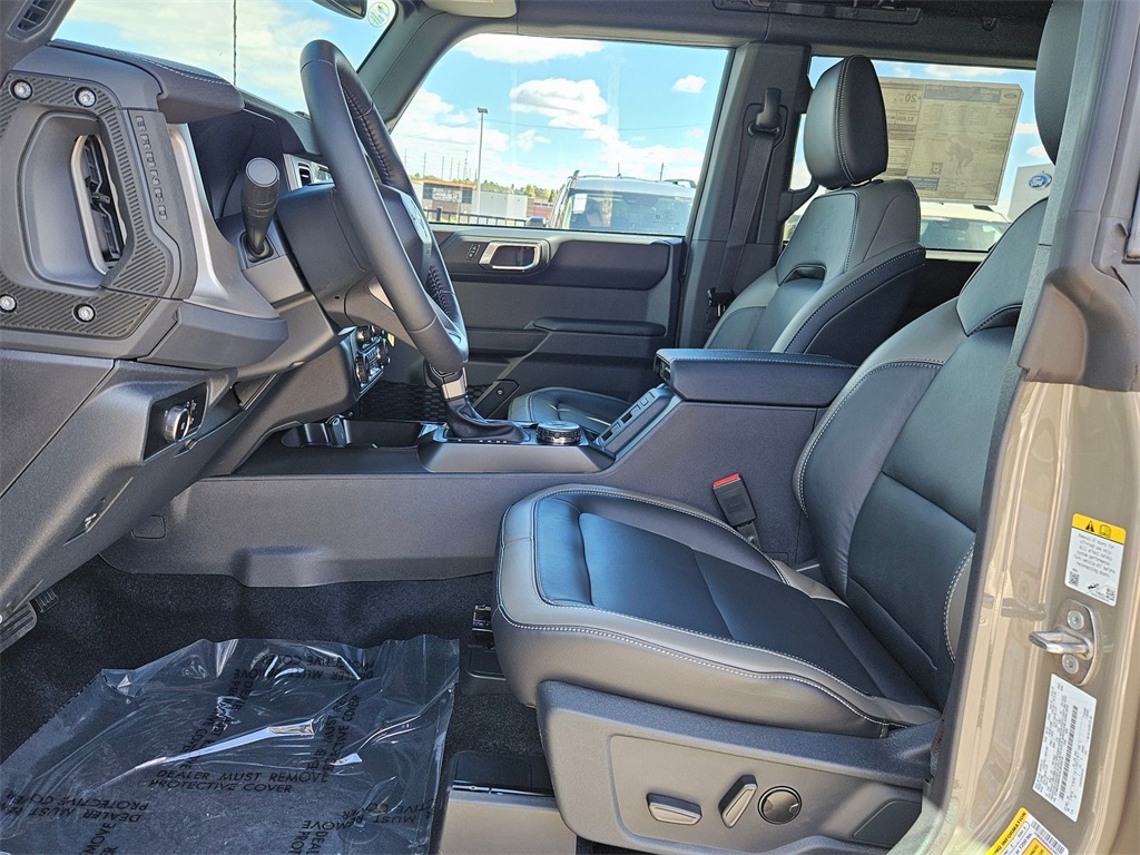 2025 Ford Bronco Outer Banks photo 4