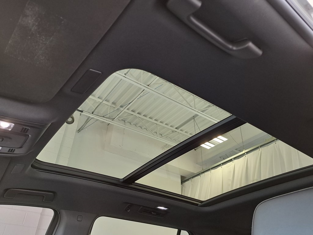 2025 Chevrolet Suburban RST photo 23