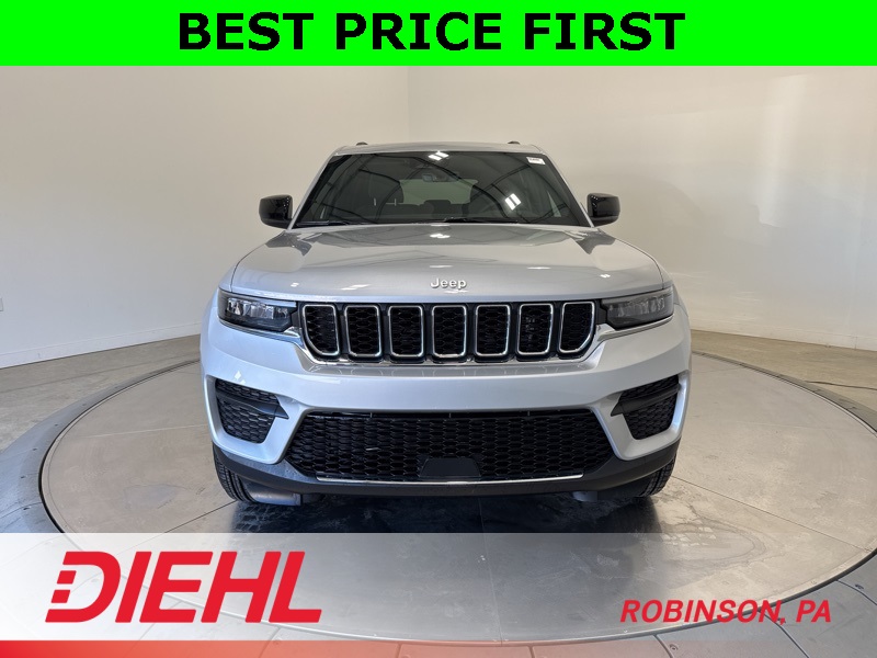 2025 Jeep Grand Cherokee Laredo photo 2