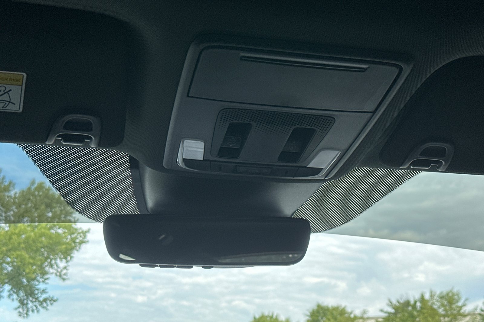 2023 Honda Pilot TrailSport photo 16