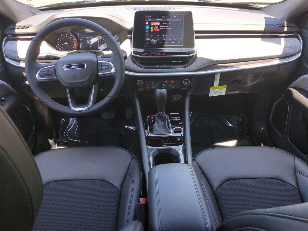 2025 Jeep Compass Latitude photo 13