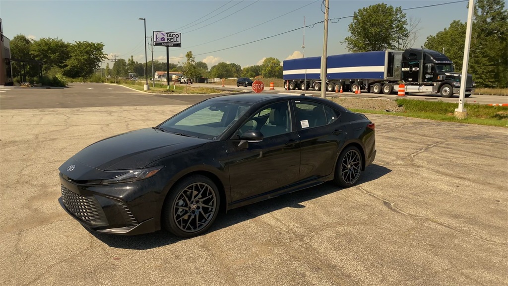 2025 Toyota Camry SE photo 4