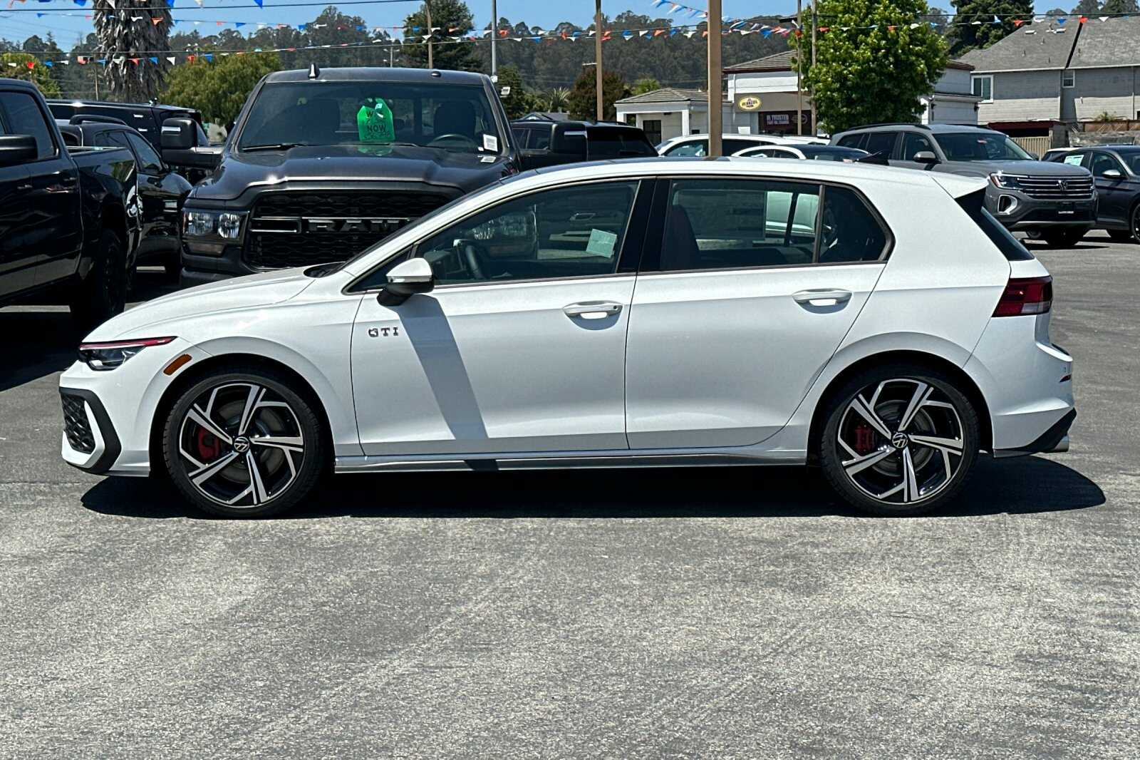2025 Volkswagen Golf GTI SE photo 7