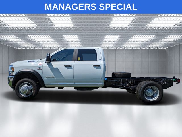 2024 Ram 4500 SLT photo 3