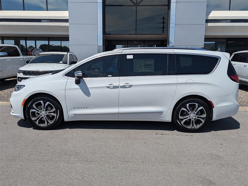 2026 Chrysler Pacifica Pinnacle photo 7