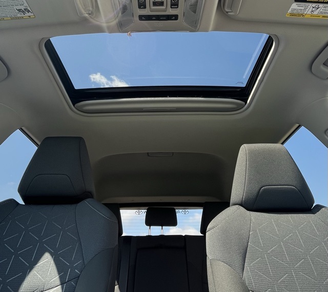 2022 Toyota RAV4 Hybrid XLE photo 13