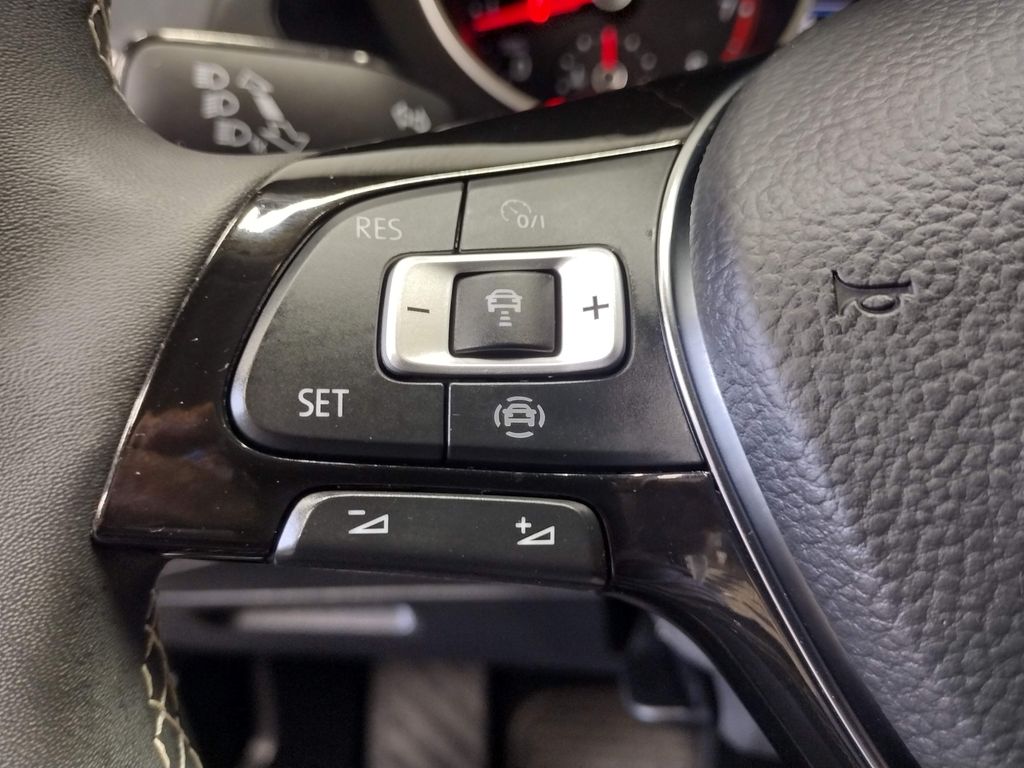 2021 Volkswagen Tiguan R-Line Black SEL photo 18