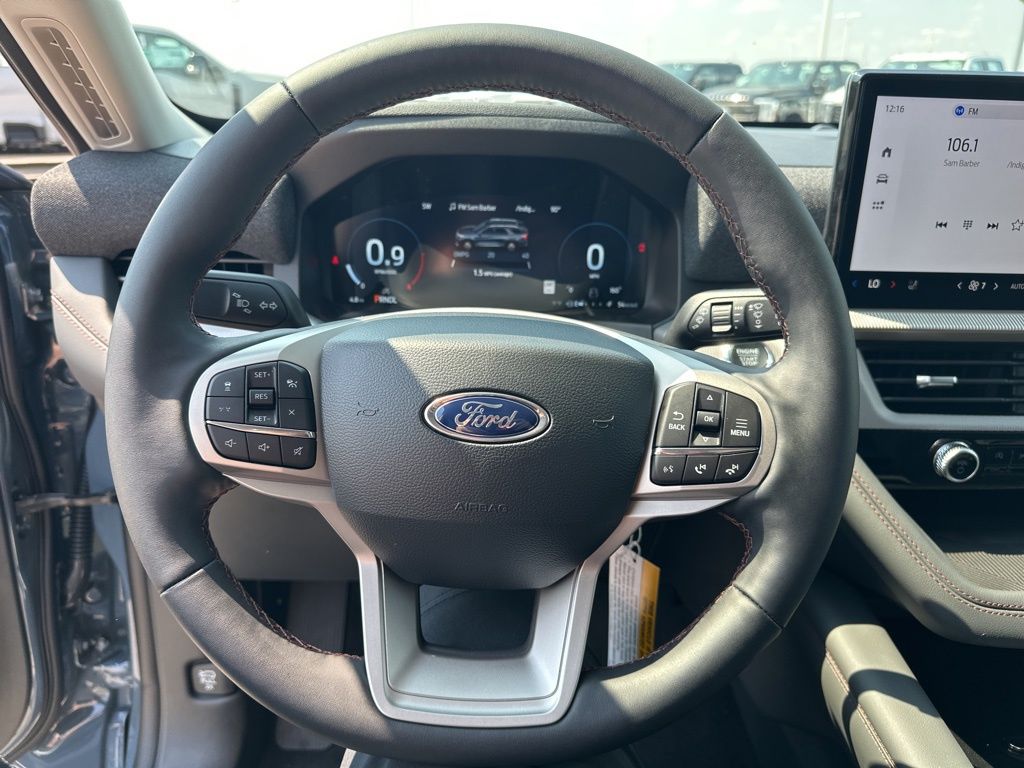 2025 Ford Explorer photo 16