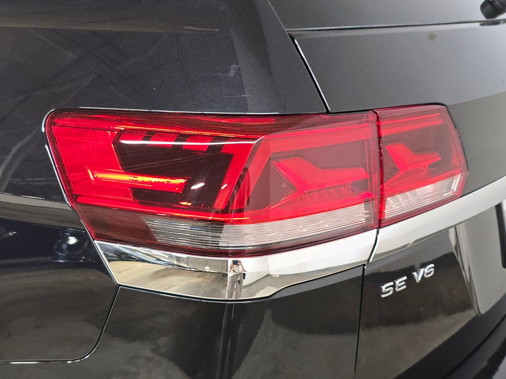 2021 Volkswagen Atlas V6 SE Technology R-Line photo 12