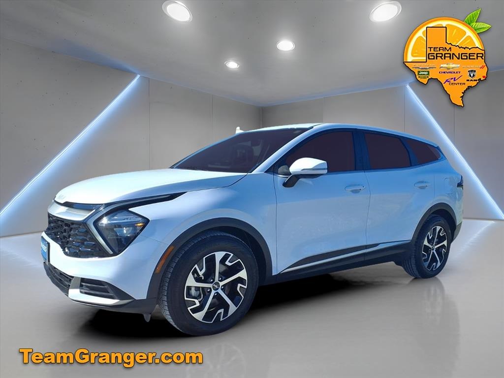 2023 Kia Sportage EX photo 3