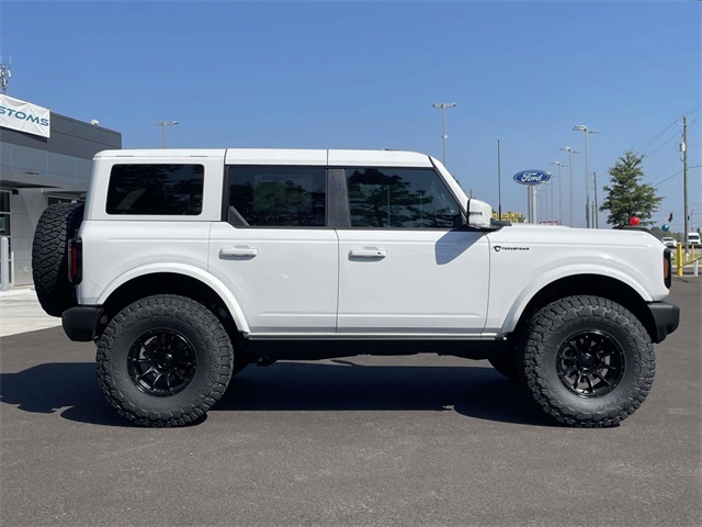 2025 Ford Bronco Outer Banks photo 3