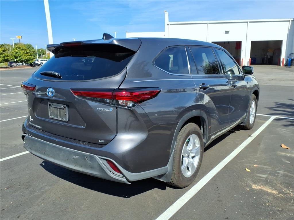 2022 Toyota Highlander Hybrid LE photo 3
