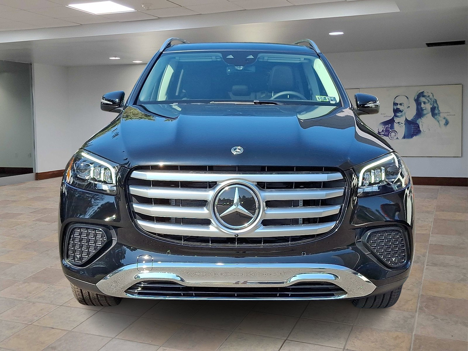 2026 Mercedes Benz GLS 450 4MATIC photo 2